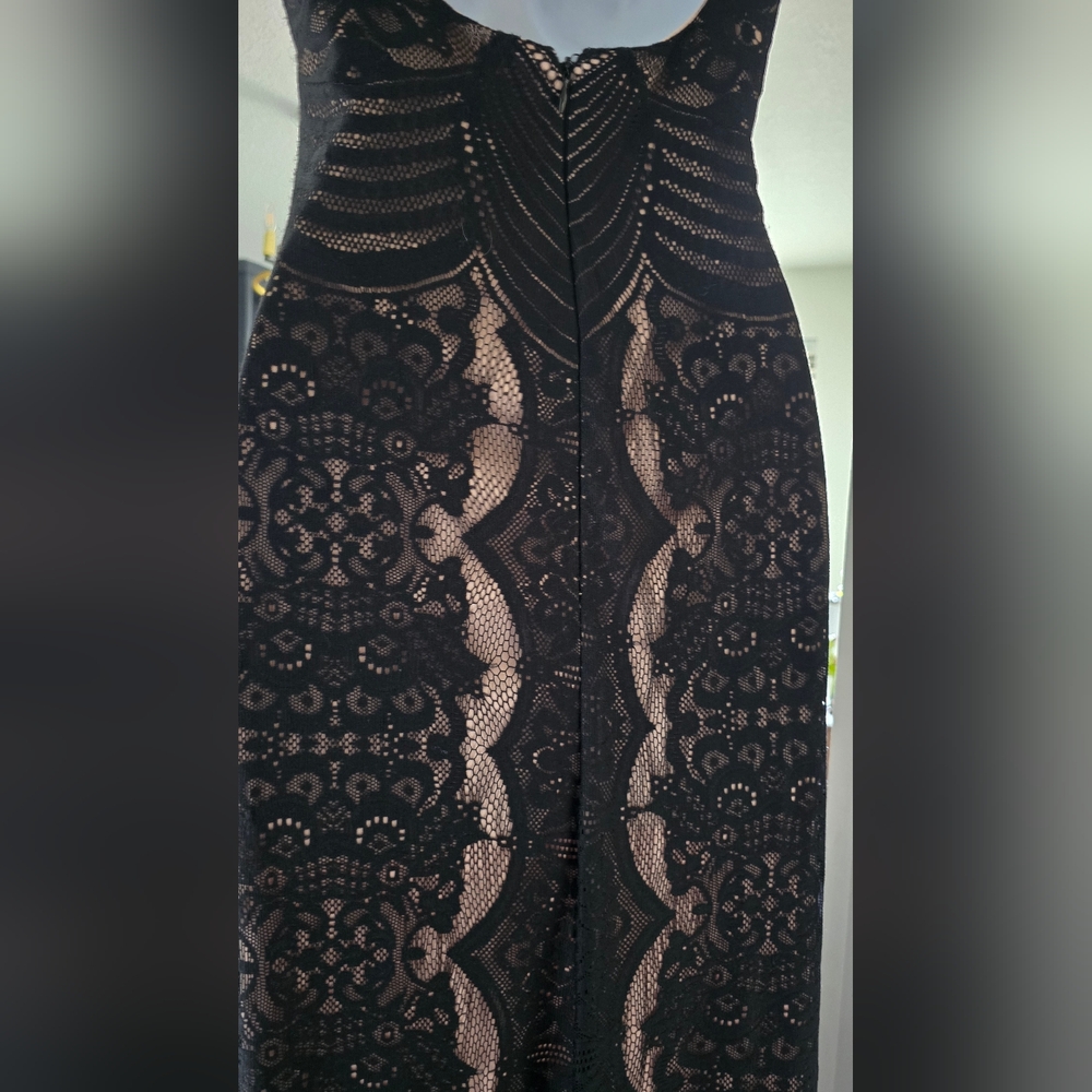 Morgan & Co. Elegant Black Lace Halter Dress - Picture 6 of 9